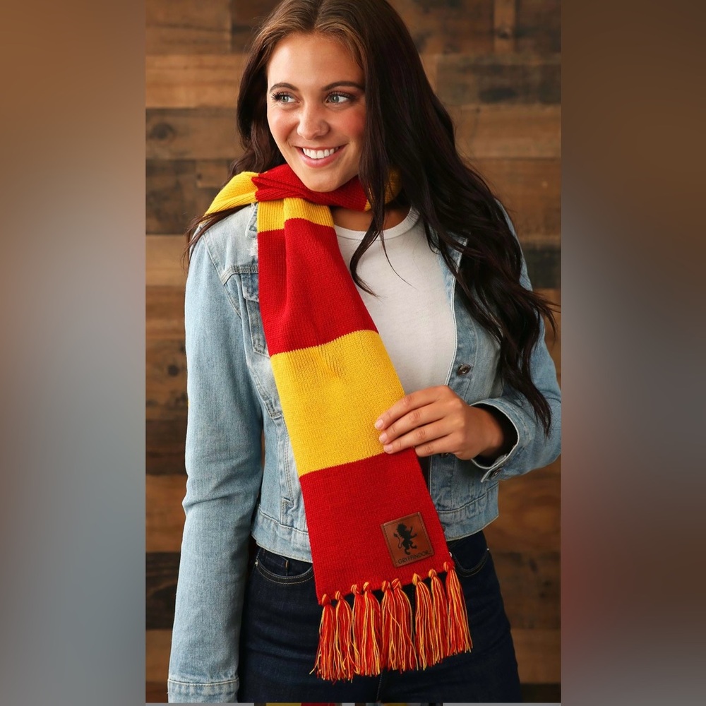 NWT Elope Harry Potter Gryffindor Red and Yellow Striped Scarf